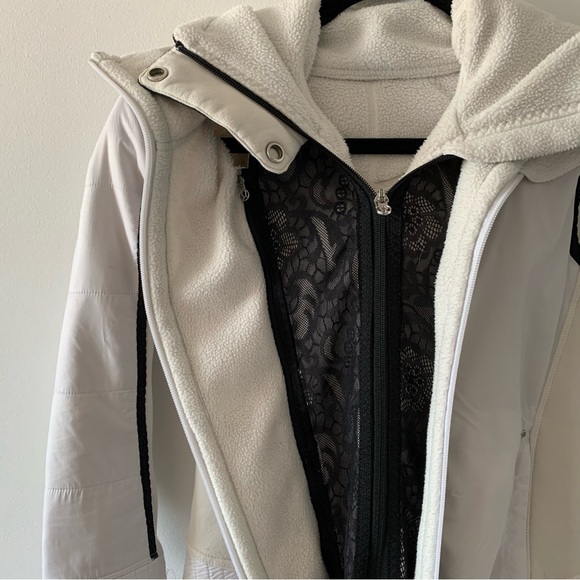 Lululemon white long sleeve fleece lined jacket size 4 removable black lace hood - Picture 3 of 5